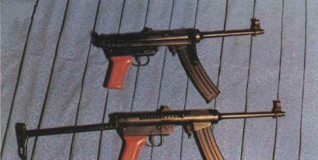 生化危机4中冲锋枪装备方法是什么？