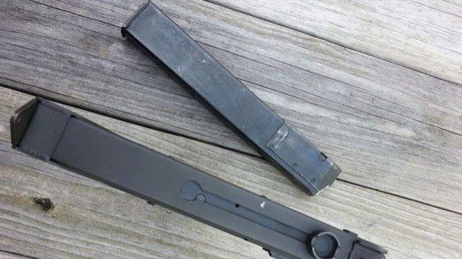 生化危机4中冲锋枪装备方法是什么？